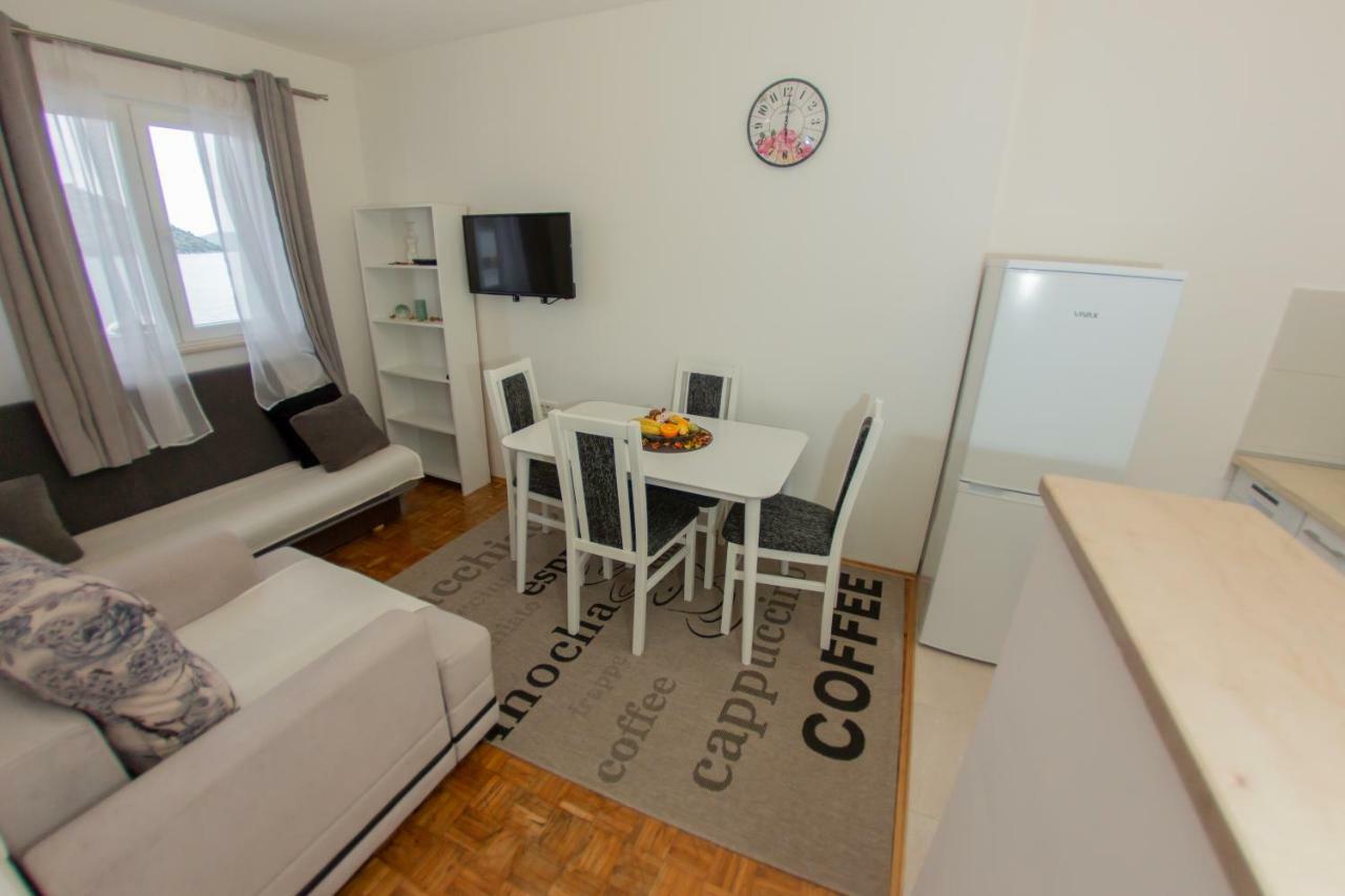 Apartmani Sunset Rogotin エクステリア 写真